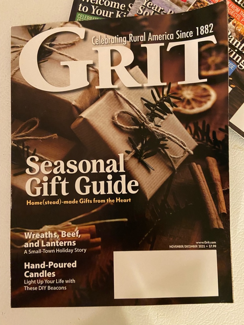 Set of Mother Earth News & Grit Magazines - Assorted Covers - Picture 4 of 7